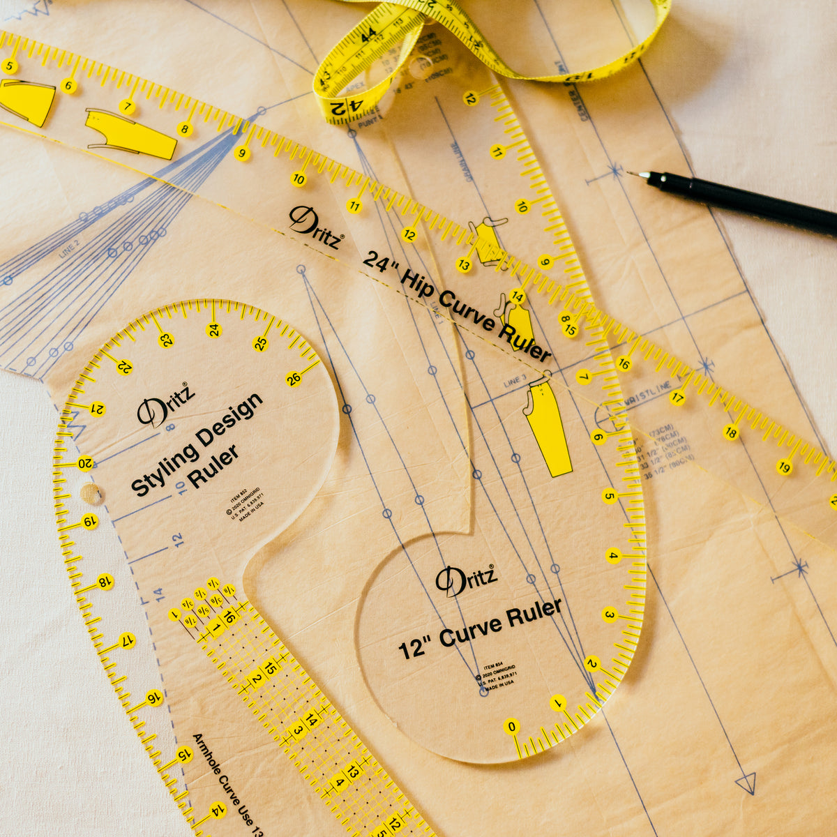 Dritz 24 inch Hip Curve Ruler with How-To Illustrations